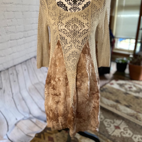 LADIES WOMENS  SIZE SMALL CROCHET LACE TRIMMED TAN DRESS - Picture 1 of 7